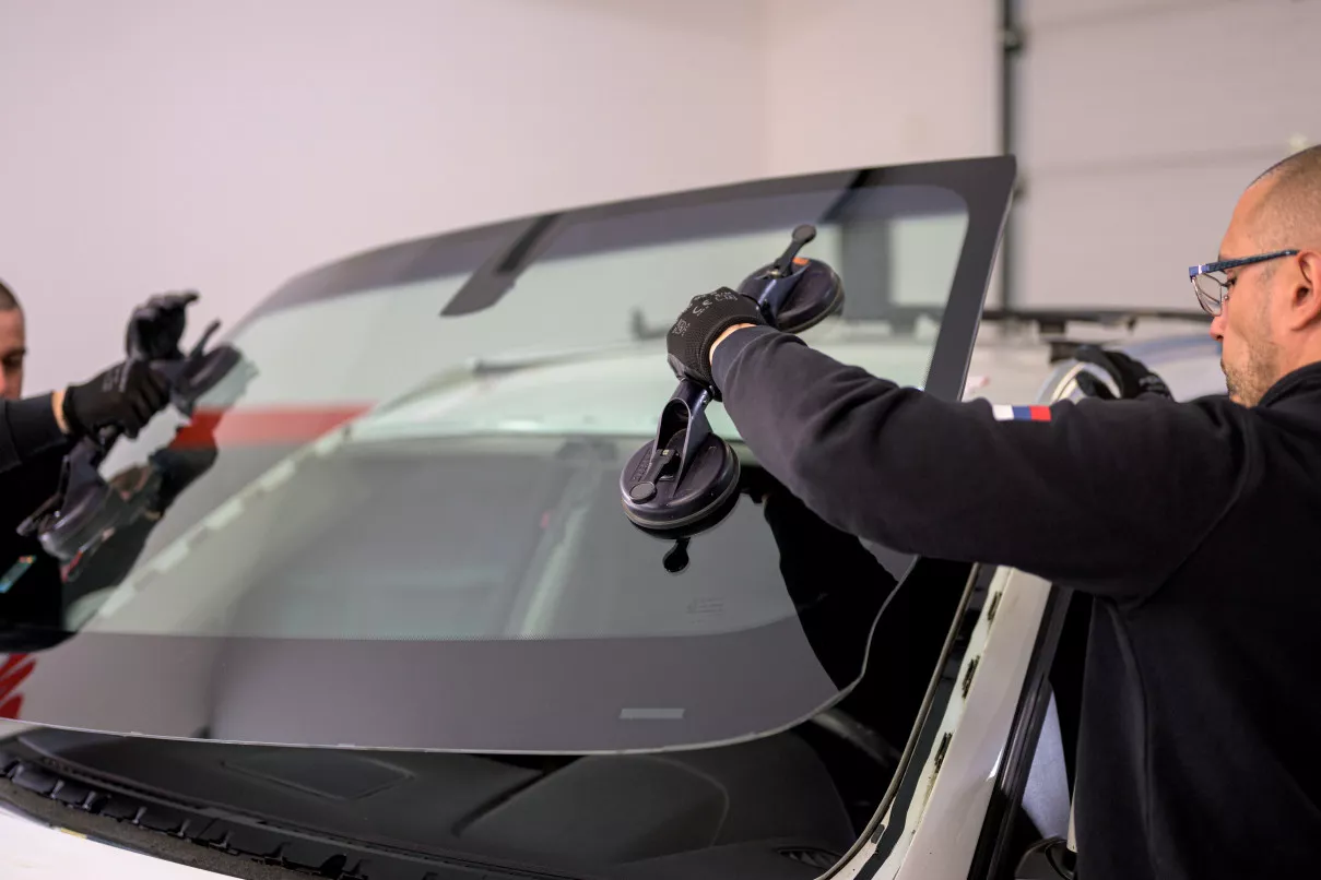 Završena zamena auto-stakla u servisu Rapid Auto Glass