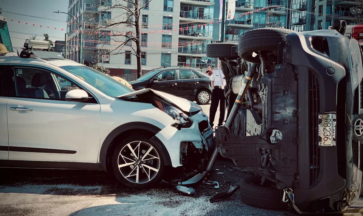 Vetrobransko staklo i vazdušni jastuk: veza koja može spasiti život